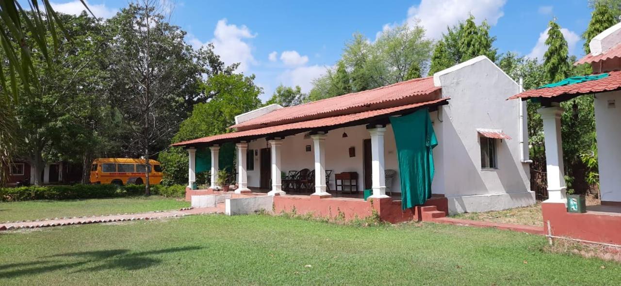 Kp Cottages Kānker Buitenkant foto